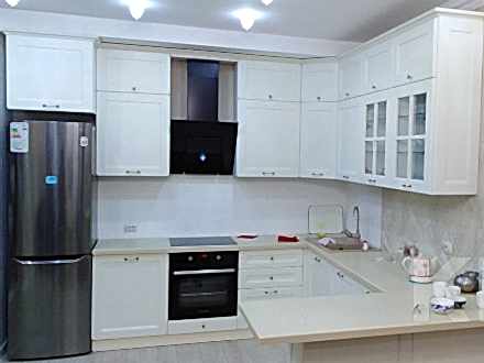 Кухня в стиле неоклассика под потолок - фото - 1