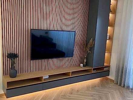 Гостиная  с парящими шкафами создающая эффект  релакса - фото - 2