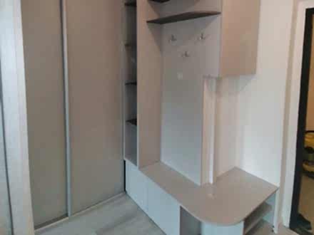 Прихожая, совмещенная со шкафом-купе - фото - 1