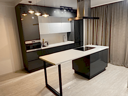 Современная кухня с островом - фото - 1