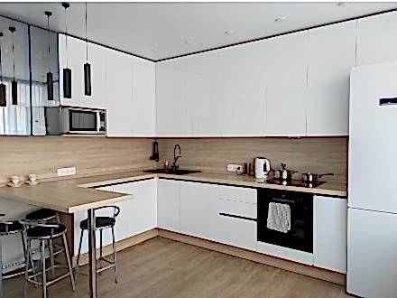 Большая современная кухня с полуостровом - фото - 5