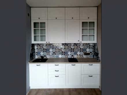 Небольшая кухня в стиле неоклассика - фото - 1