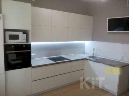 Кухня с подсветкой - фото - 1