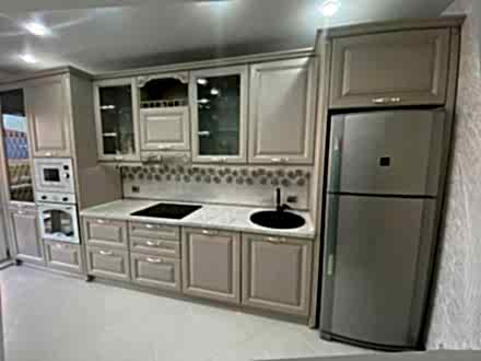 Светлая кухня в классическом стиле - фото - 2