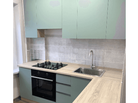 Кухня нежного оливкового цвета - фото - 6