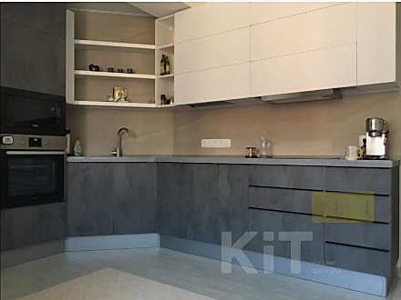 Угловая кухня в стиле лофт со сложной геометрией - фото - 1