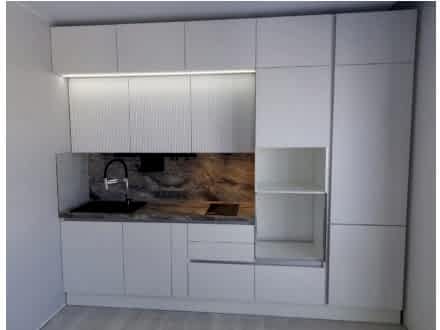 Модная, прямая, двухуровневая кухня в белом цвете с рифлеными фасадами - фото - 4