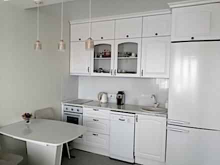 Белая кухня в неоклассическом стиле прямая (3 метра) - фото - 2