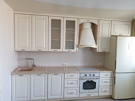 Белая кухня в классическом стиле прямая - фото - 4