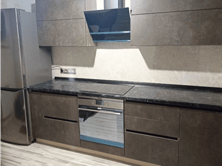 Кухонный гарнитур в стиле лофт с фасадами под бетон - фото - 5