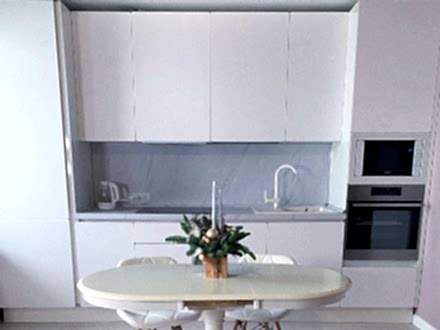 Белая современная кухня с двумя пеналами по бокам для встроенной техники - фото - 1