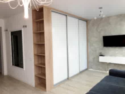 Шкаф-купе с торцевым стелажом - фото - 1