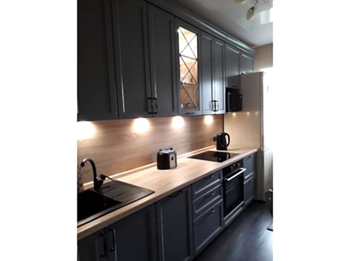 Неоклассическая кухня с деревянным фартуком и столешницей для Оксаны из Астаны - фото - 3