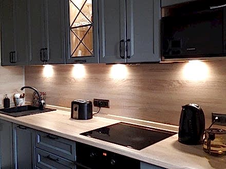 Неоклассическая кухня с деревянным фартуком и столешницей для Оксаны из Астаны - фото - 4