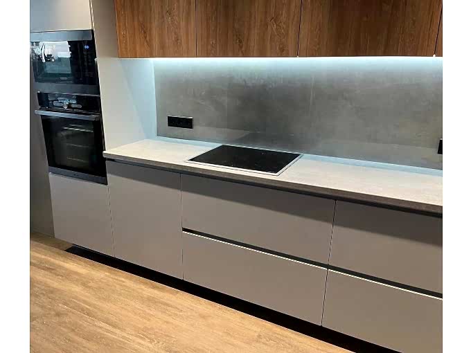 Кухня в современном стиле с нотками лофта - фото - 6