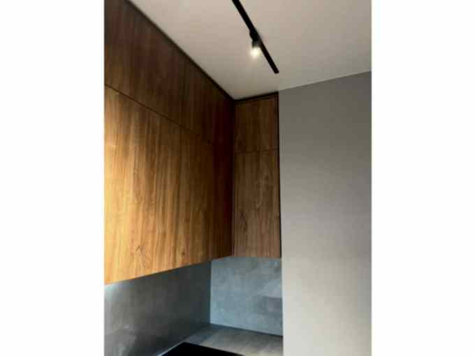 Кухня в современном стиле с нотками лофта - фото - 1