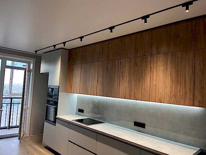 Кухня в современном стиле с нотками лофта - фото - 5