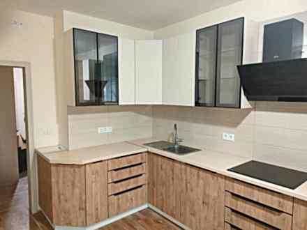 Современная кухня в отделке дерева - фото - 3