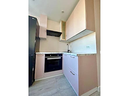 Стильная розовая мини-кухня для молодой девушки - фото - 1