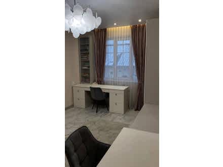 Очаровательная и нежная детская комната, удобная и для творчества, и для школьных занятий - фото - 3