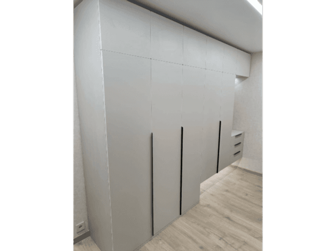 Гардеробная система для прихожей с парящими шкафами - фото - 1