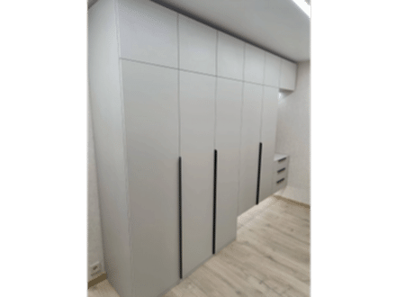 Гардеробная система для прихожей с парящими шкафами - фото - 1