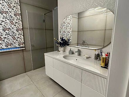 Тумба в ванную комнату с мойкой подстольного монтажа - фото - 2