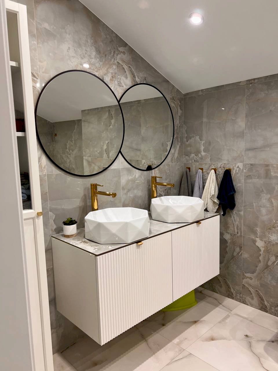 Тумба в ванную комнату с компакт-столешницей - фото - 4