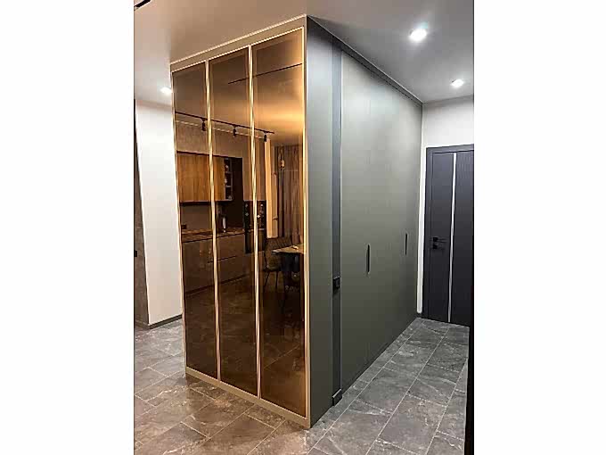 Шкаф в прихожую с хранением по обеим сторонам - фото - 1