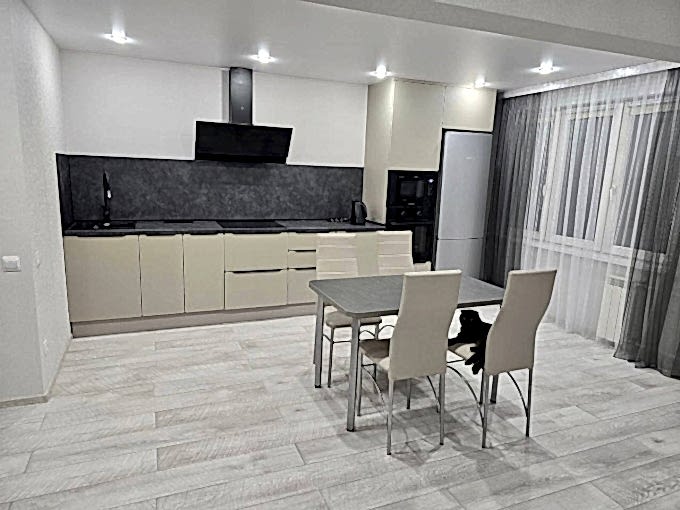 Соверменная кухня без верхних щкафов в стиле минимализм - фото - 3