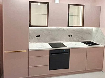 Нежная барби-кухня в стиле неоклассика - фото - 1