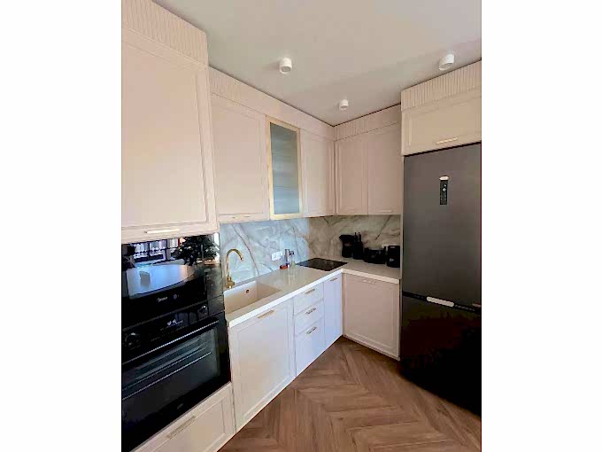 Лаконичная угловая неоклассика - фото - 5