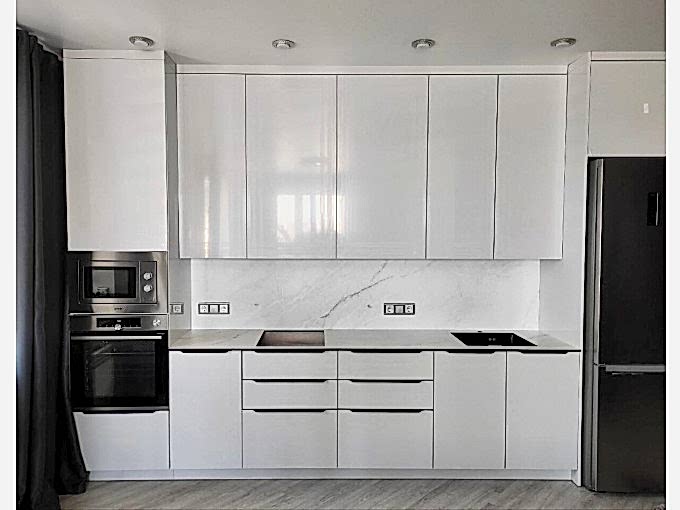 Кухня со столешницей из компакт ламината - фото - 4