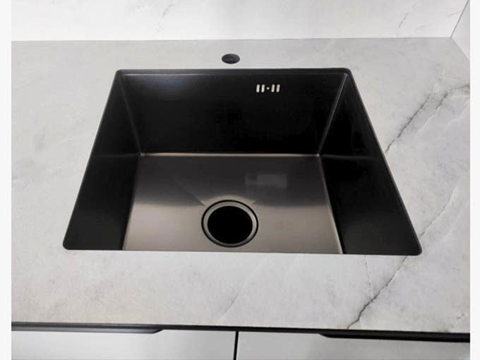 Кухня со столешницей из компакт ламината - фото - 1