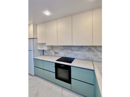 Угловая кухня с шикарными мятными фасадами - фото - 3