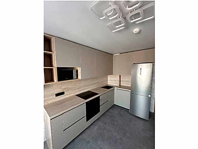 Угловая кухня в бежевой гамме - фото - 2