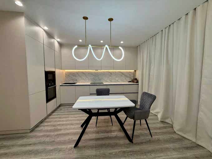 Роскошная угловая кухня, цвета кашемир - фото - 5