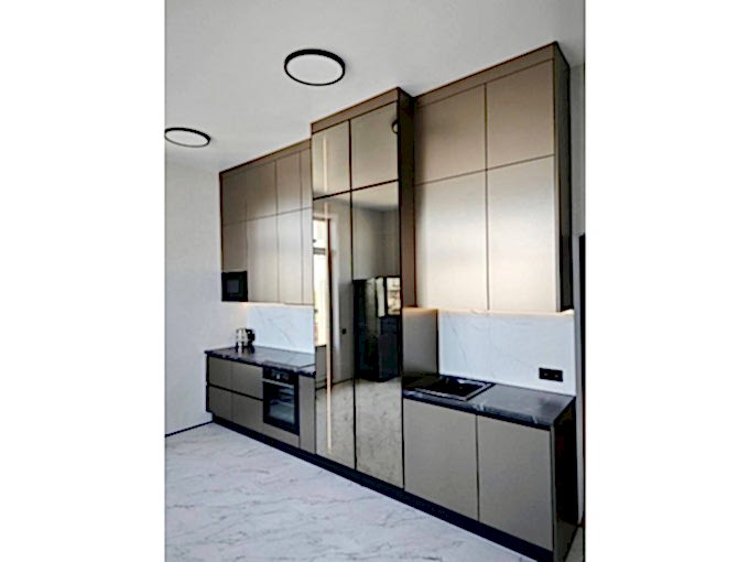 Стильная, современная кухня в темных тонах для Сергея из Астаны - фото - 1