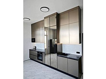 Стильная, современная кухня в темных тонах для Сергея из Астаны - фото - 1