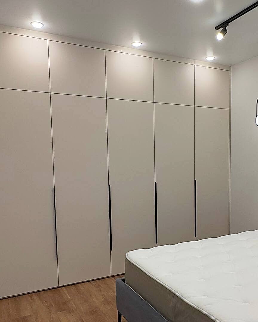 Шкаф 3 метра до потолка + туалетный столик для спальни - фото - 3